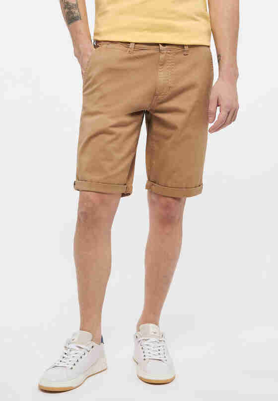 Hose Chino Shorts, Tiger´s Eye, model